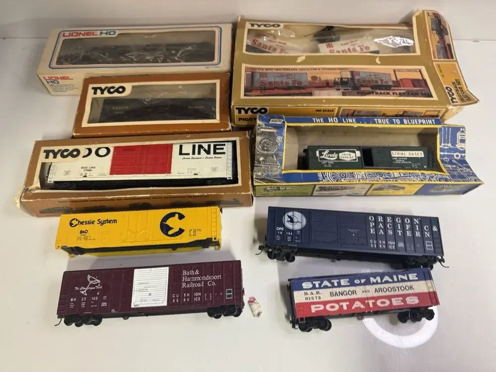 Vintage HO Scale Train Freight Car Lot of 10 Tyco Lionel Bachmann Railroad Cars